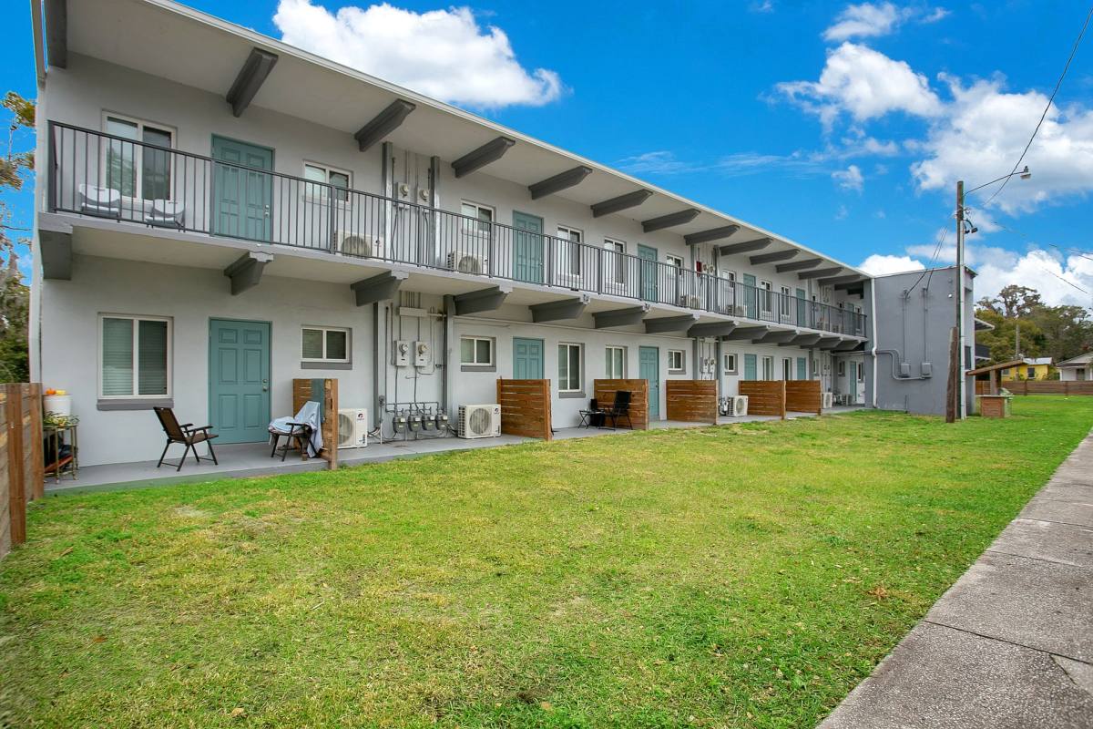 Apartment for rent at 815 Washington St, Leesburg, FL 34748
