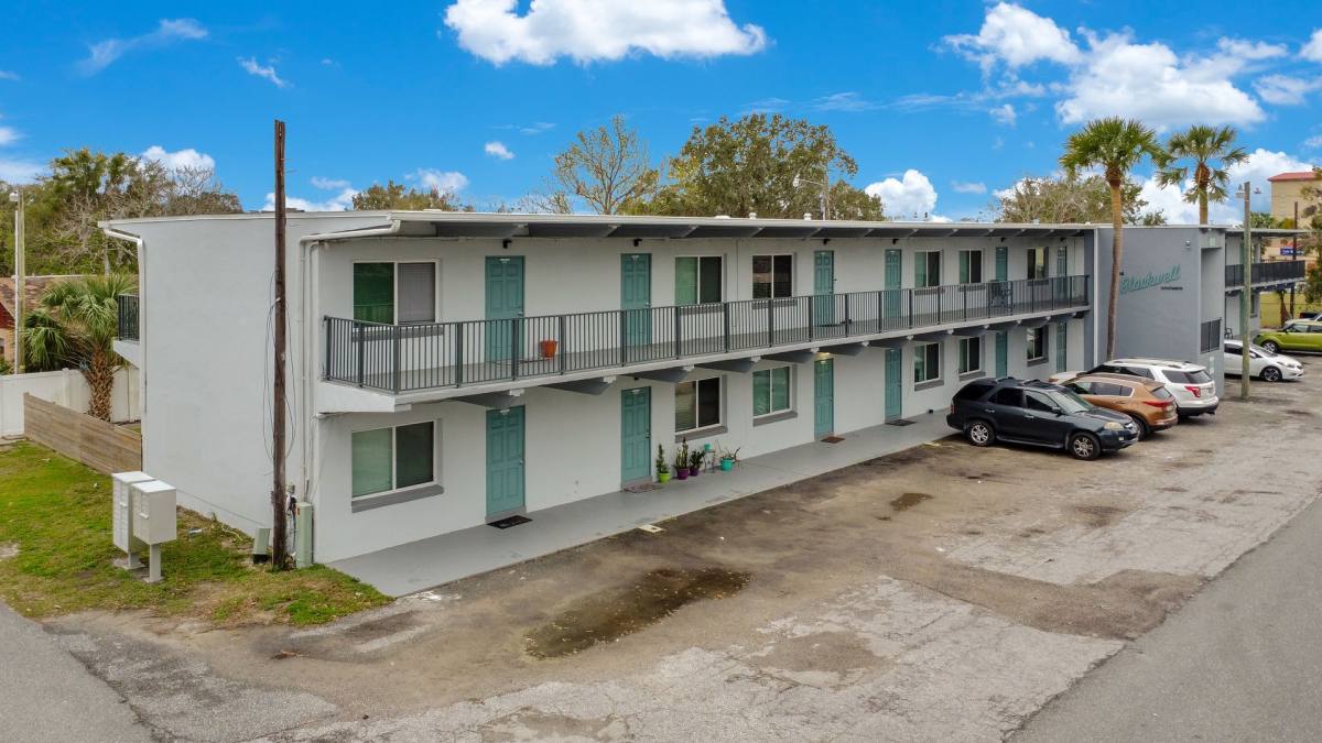 Apartment for rent at 815 Washington St, Leesburg, FL 34748