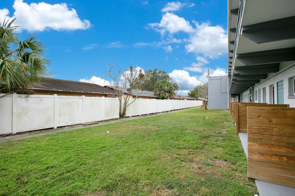 Apartment for rent at 815 Washington St, Leesburg, FL 34748