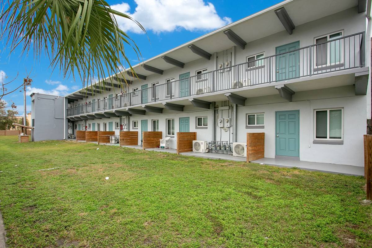 Apartment for rent at 815 Washington St, Leesburg, FL 34748