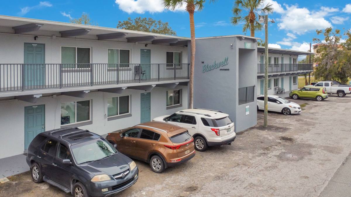 Apartment for rent at 815 Washington St, Leesburg, FL 34748