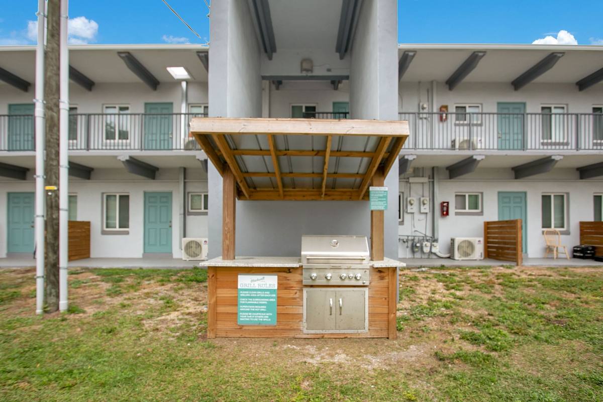 Apartment for rent at 815 Washington St, Leesburg, FL 34748