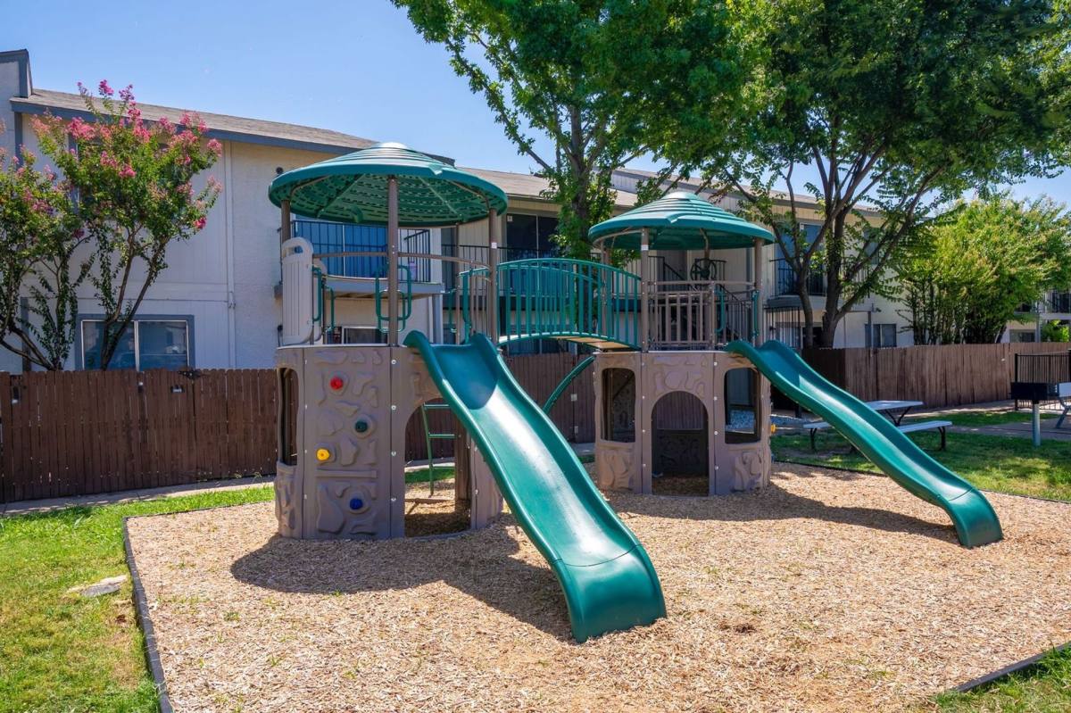 Apartment for rent at 1928 Rock Island Rd, Irving, TX 75060
