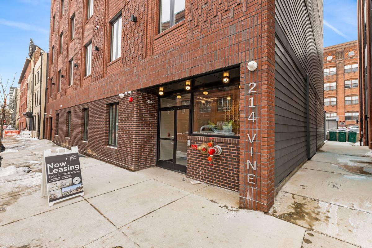 Apartment for rent at 214 Vine St, Philadelphia, PA 19106