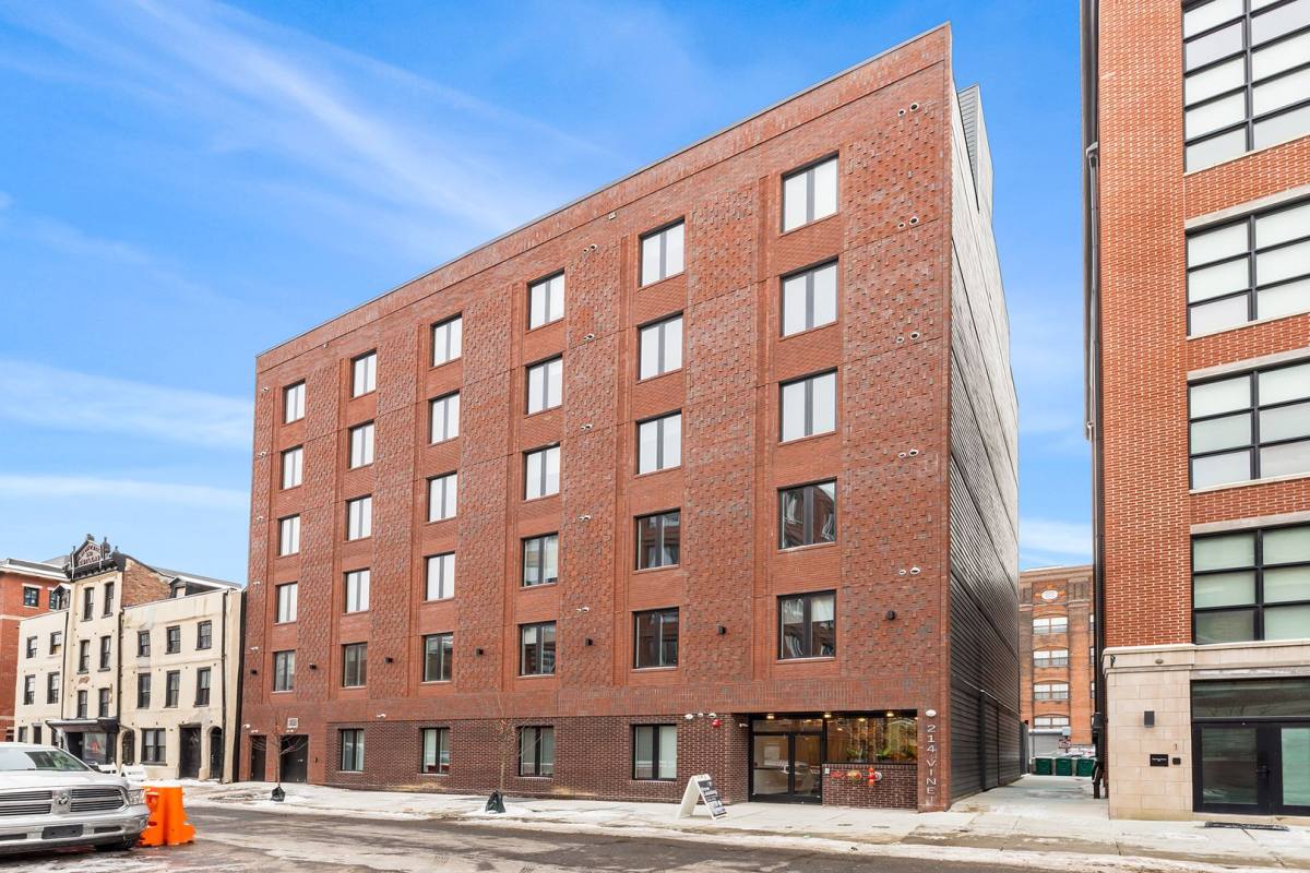 Apartment for rent at 214 Vine St, Philadelphia, PA 19106