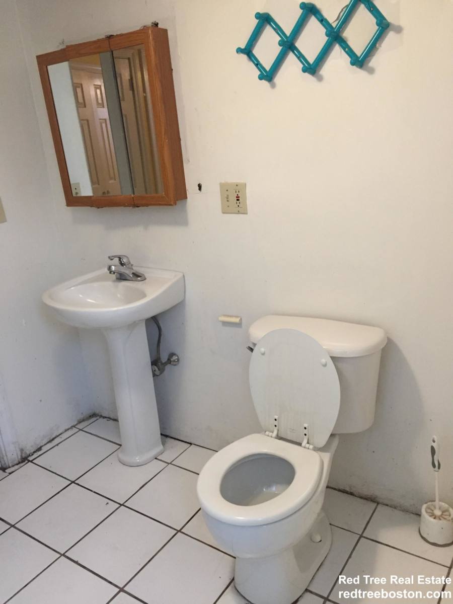 House for rent at 6 Sewall St #1, Brookline, MA 02446