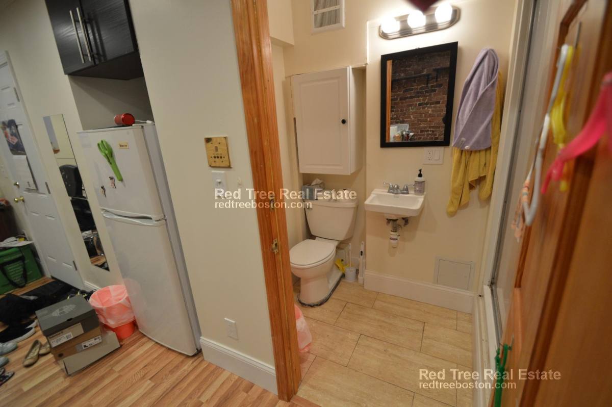 Apartment for rent at 1689 Beacon St #6, Brookline, MA 02445