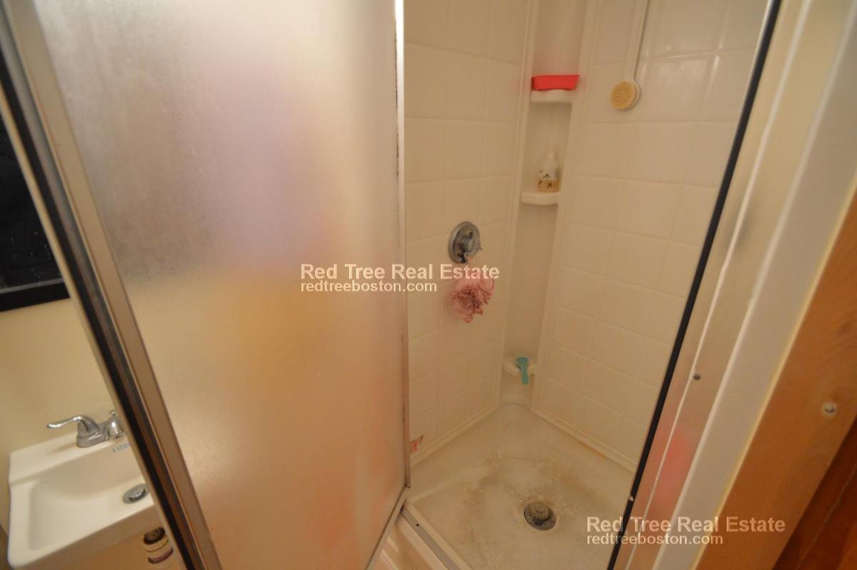 Apartment for rent at 1689 Beacon St #6, Brookline, MA 02445