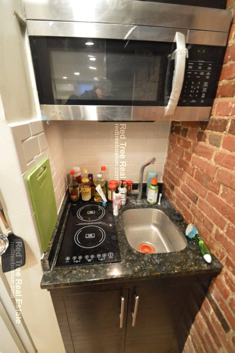Apartment for rent at 1689 Beacon St #6, Brookline, MA 02445