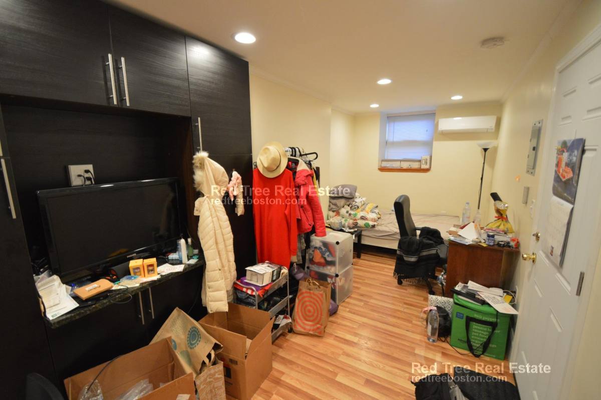 Apartment for rent at 1689 Beacon St #6, Brookline, MA 02445
