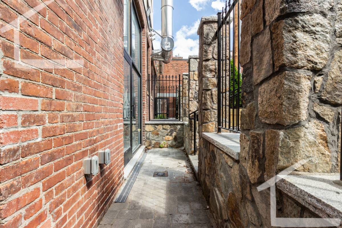 Apartment for rent at 1028 Commonwealth Ave #101, Brookline, MA 02445