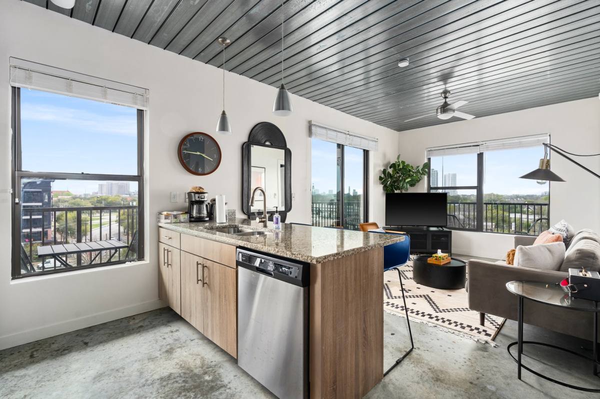 Apartment for rent at 3550 Main St #MM1, Houston, TX 77002