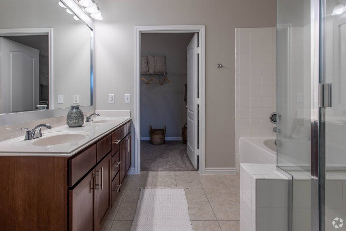 Apartment for rent at 13801 Napoli Dr #PACD, Houston, TX 77070