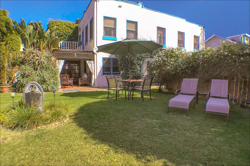 Apartment for rent at 12 S Venice Blvd #14, Venice, CA 90291