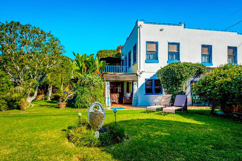 Apartment for rent at 12 S Venice Blvd #14, Venice, CA 90291