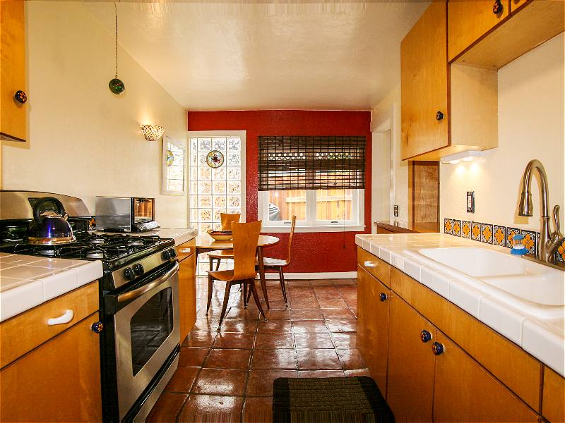 Apartment for rent at 12 S Venice Blvd #14, Venice, CA 90291