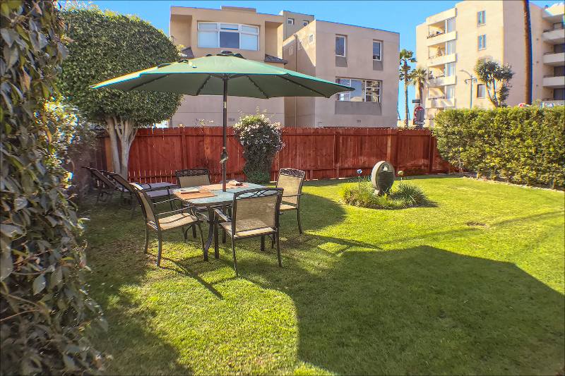 Apartment for rent at 12 S Venice Blvd #14, Venice, CA 90291
