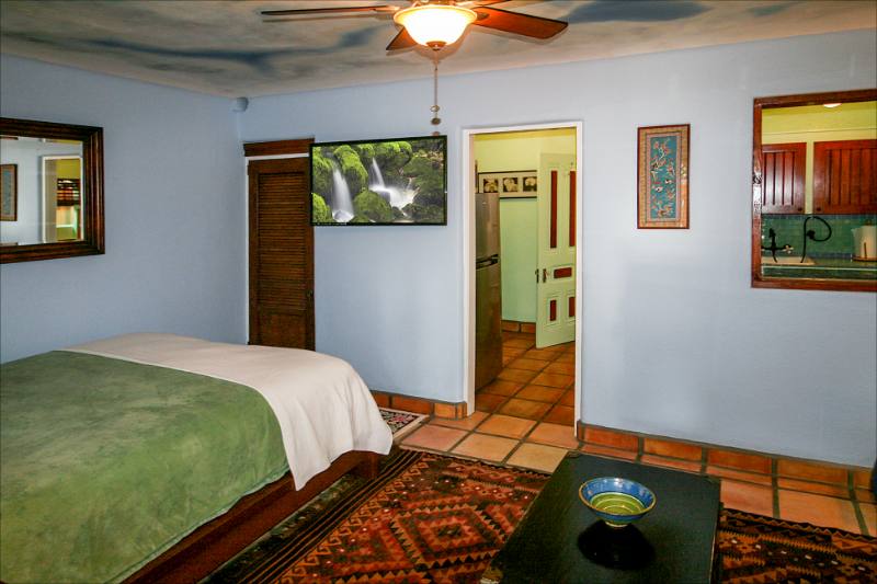 Apartment for rent at 12 S Venice Blvd #12, Venice, CA 90291