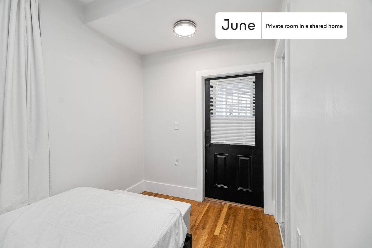 Apartment for rent at 10 Walnut Park E, Roxbury, MA 02119
