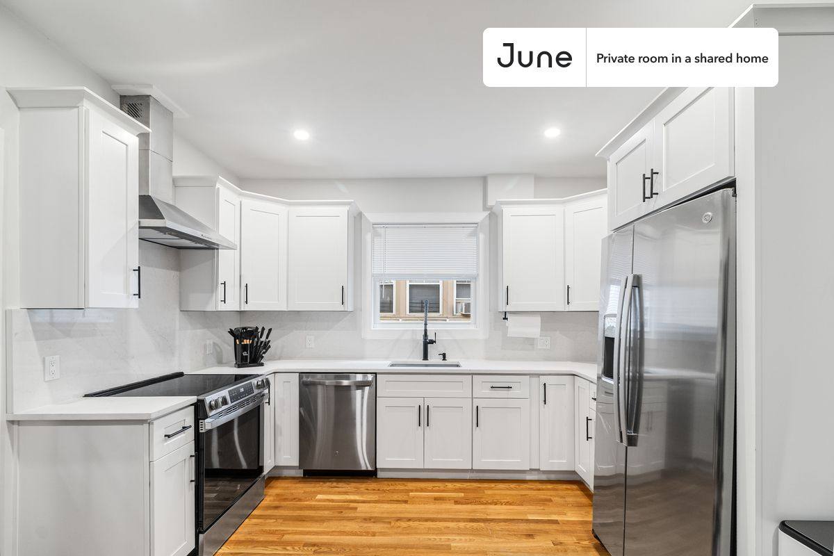 Apartment for rent at 10 Walnut Park E, Roxbury, MA 02119