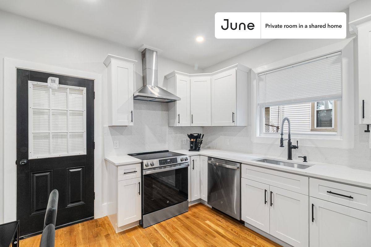 Apartment for rent at 10 Walnut Park E, Roxbury, MA 02119