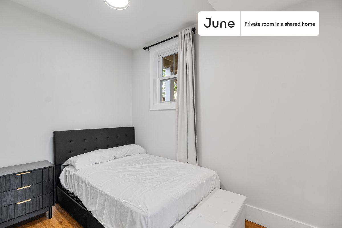Apartment for rent at 10 Walnut Park E, Roxbury, MA 02119