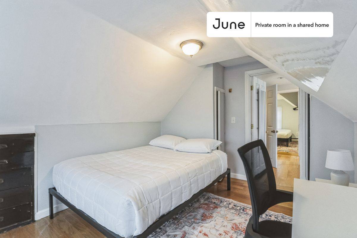 Apartment for rent at 39 Adrian St E, Somerville, MA 02143