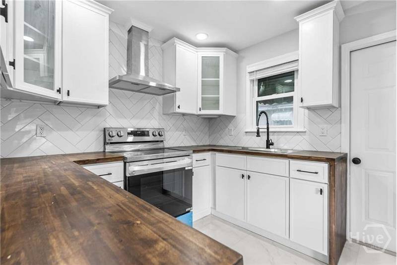 House for rent at 2102 Auburn St, Savannah, GA 31404