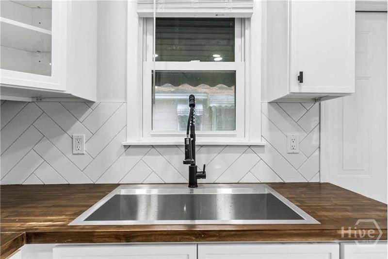 House for rent at 2102 Auburn St, Savannah, GA 31404