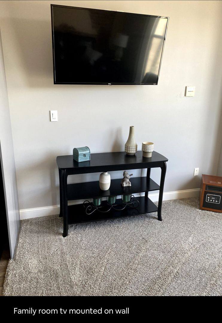 Apartment for rent at 17 E Madison St, Iola, KS 66749
