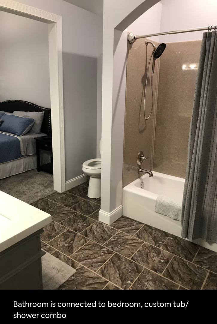 Apartment for rent at 17 E Madison St, Iola, KS 66749