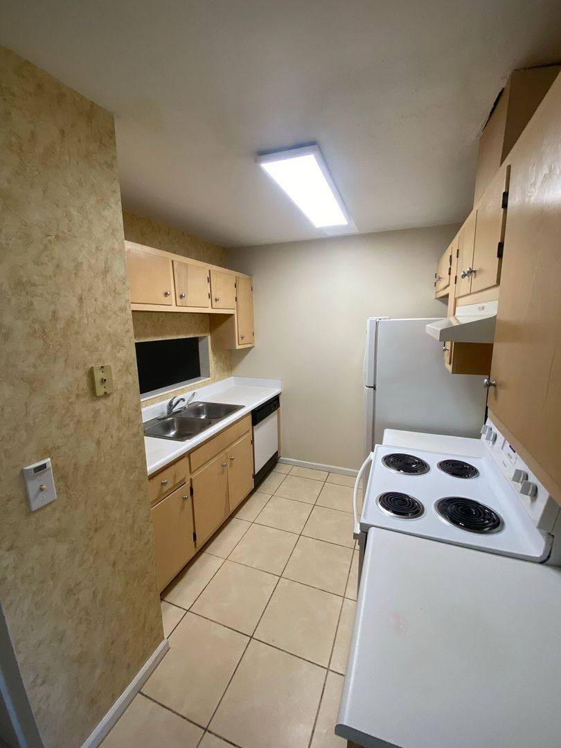 Townhouse for rent at 3875 Gaffney Loop, Tallahassee, FL 32303