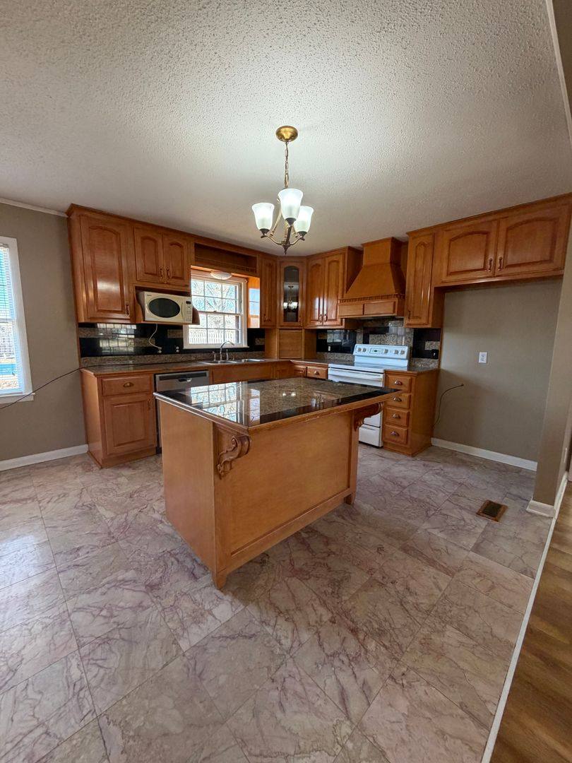 House for rent at 6111 Homestead Rd, Huntsville, AL 35811