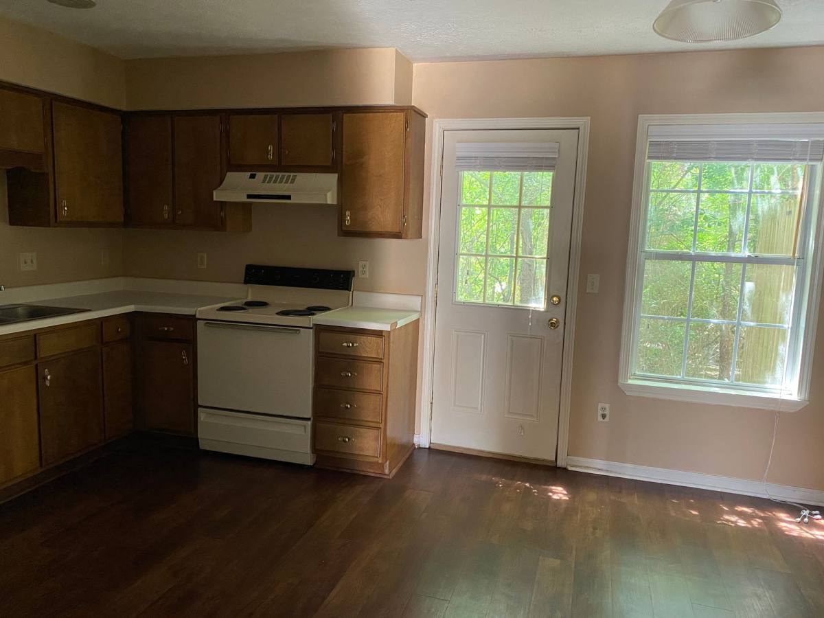 Apartment for rent at 627 S Montgomery St, Starkville, MS 39759