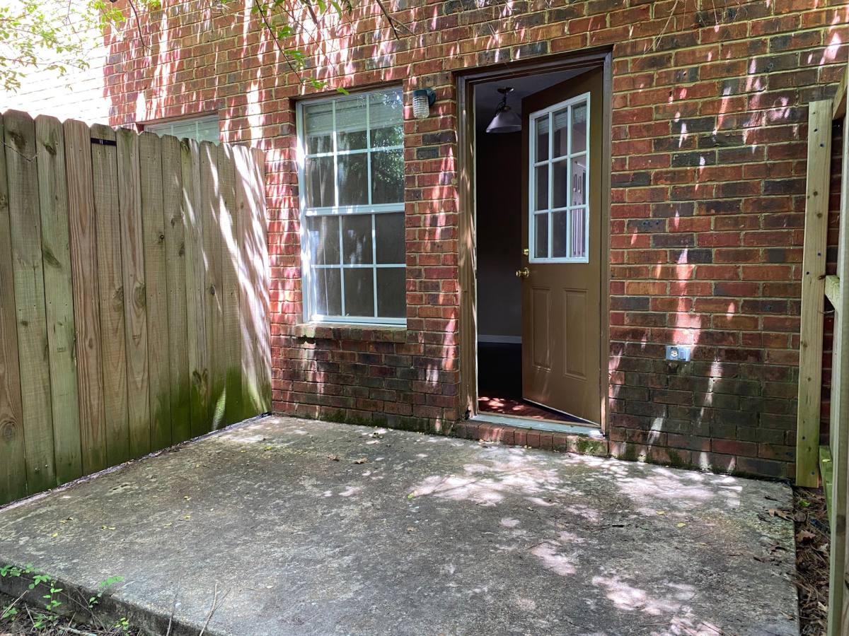 Apartment for rent at 627 S Montgomery St, Starkville, MS 39759