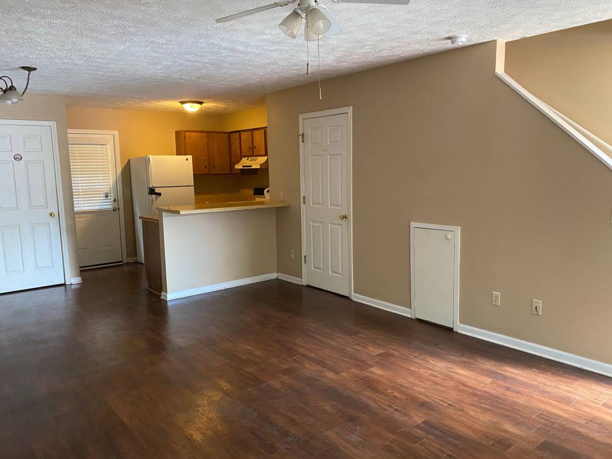 Apartment for rent at 627 S Montgomery St, Starkville, MS 39759