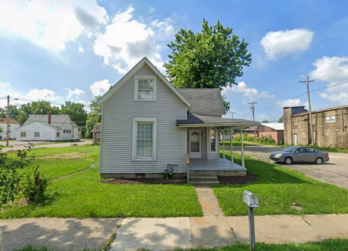 House for rent at 119 E 8th St, Muncie, IN 47302