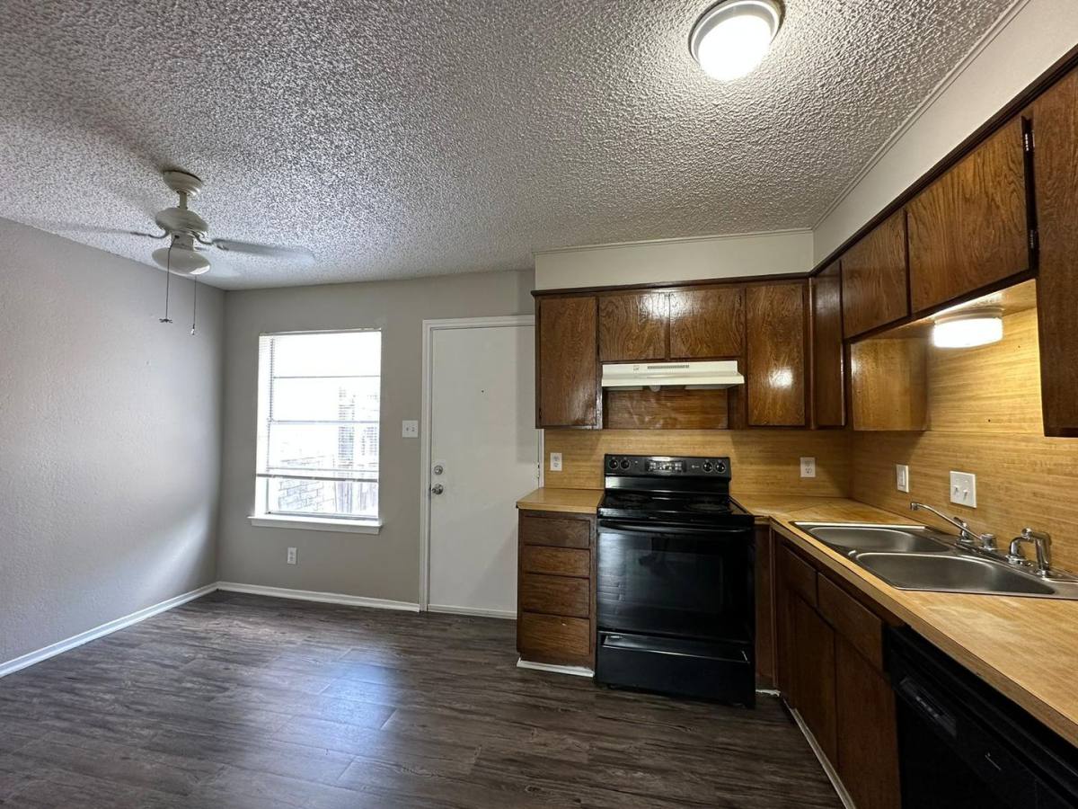 Townhouse for rent at 3801-3807 Coates Circle, Fort Worth, TX 76116