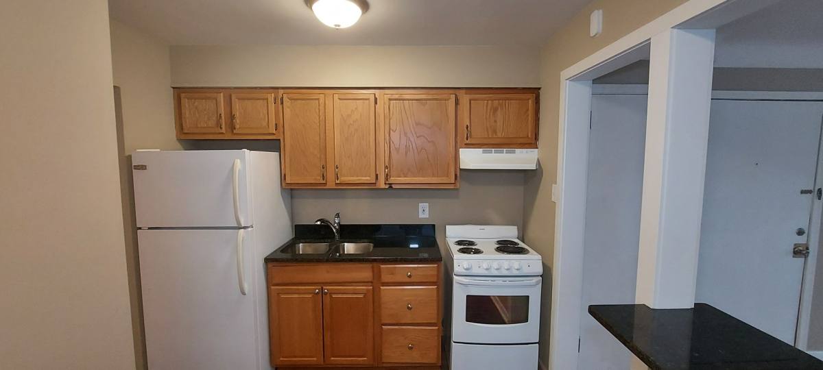 Apartment for rent at 638-642 Snelling Ave S, Saint Paul, MN 55116