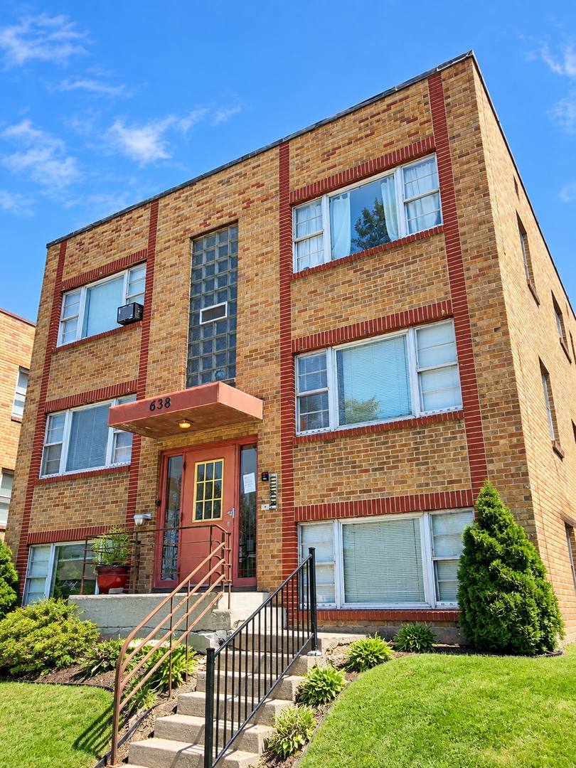 Apartment for rent at 638-642 Snelling Ave S, St. Paul, MN 55116