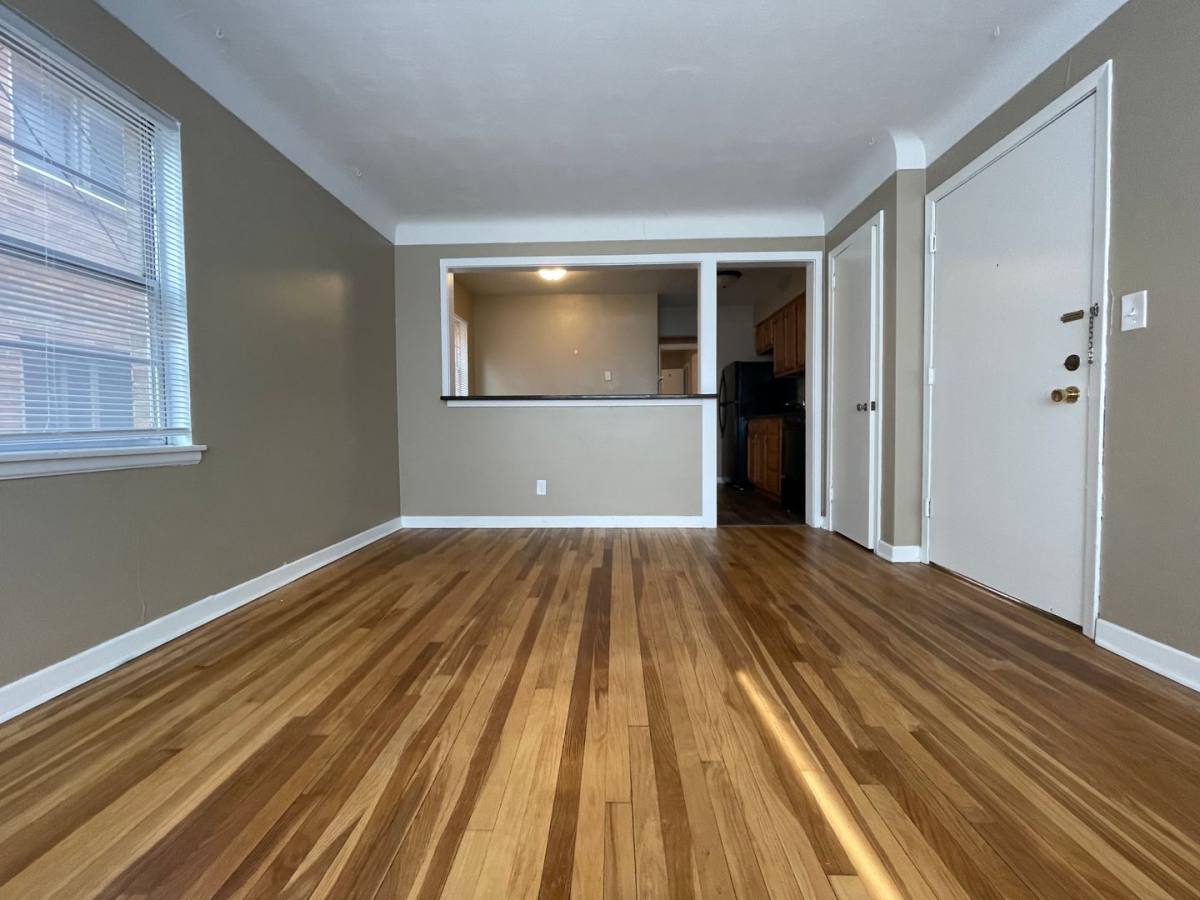 Apartment for rent at 638-642 Snelling Ave S, Saint Paul, MN 55116
