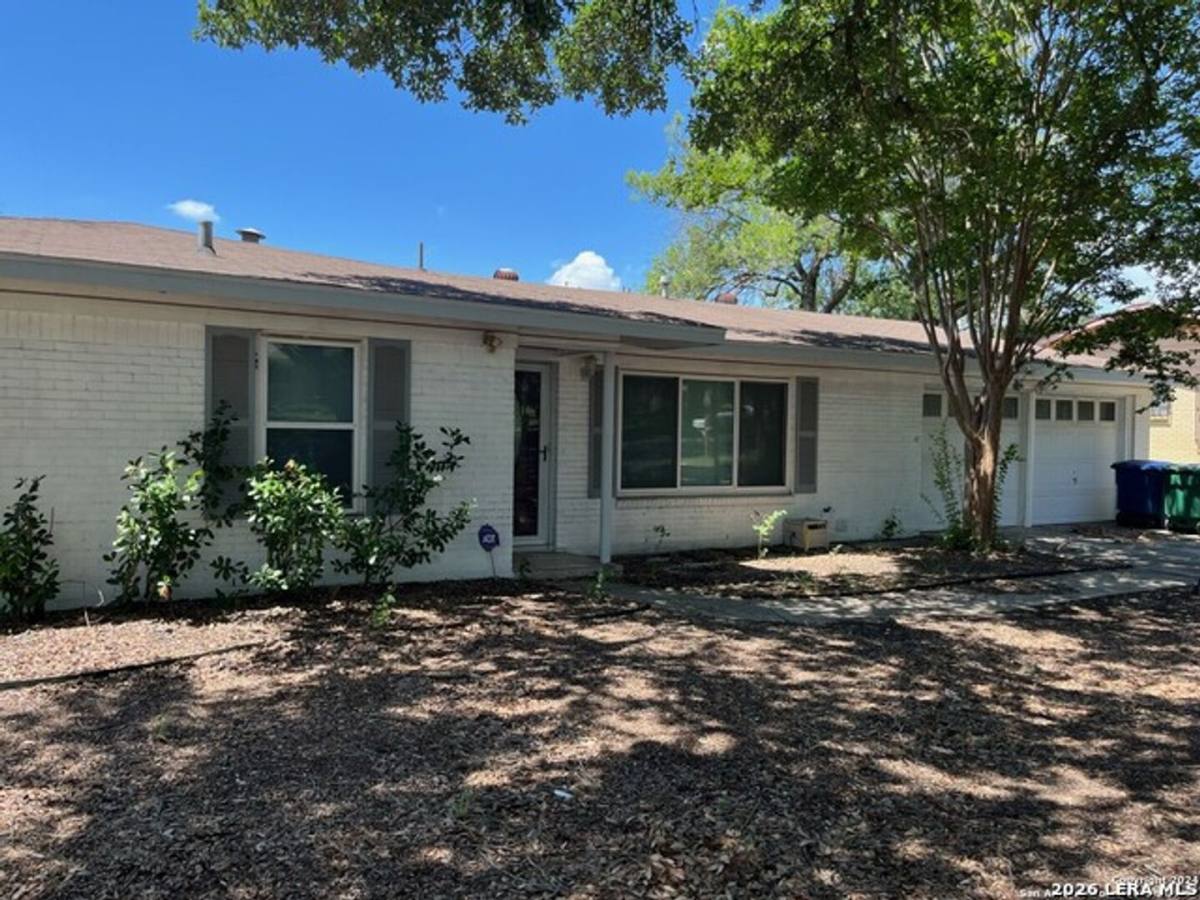 House for rent at 4042 City View Dr, San Antonio, TX 78228