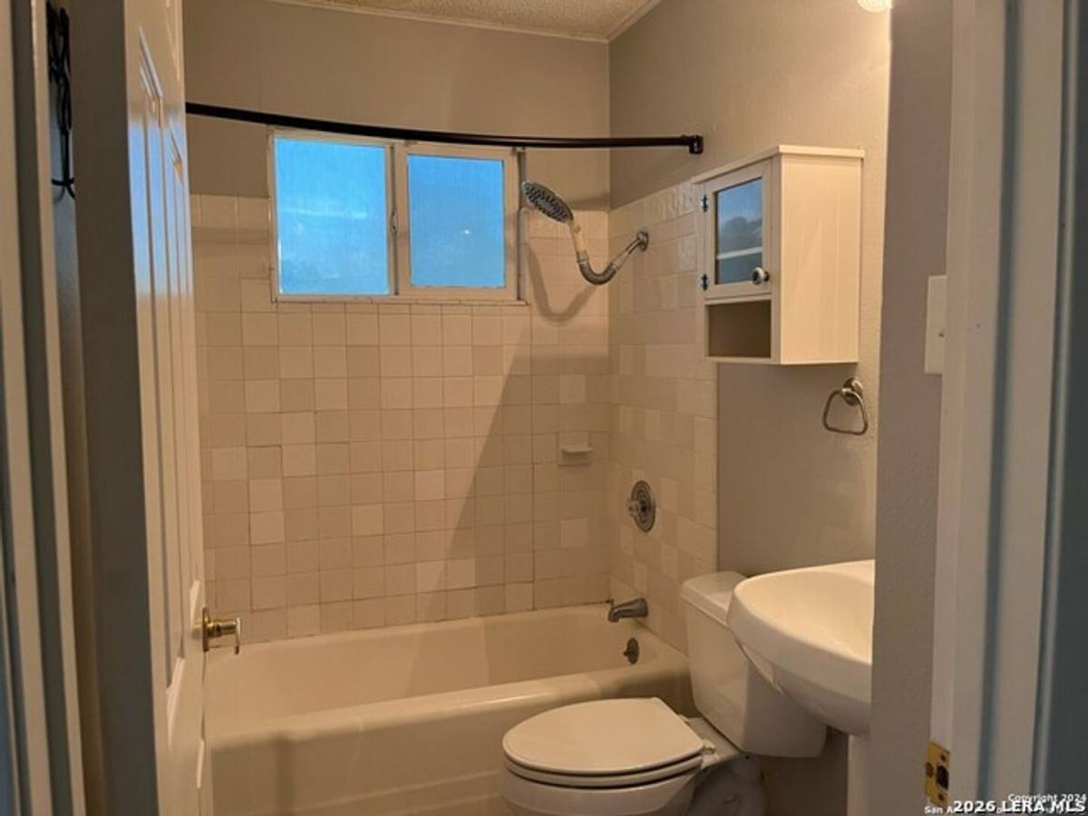 House for rent at 4042 City View Dr, San Antonio, TX 78228