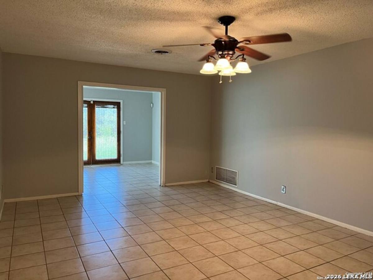 House for rent at 4042 City View Dr, San Antonio, TX 78228