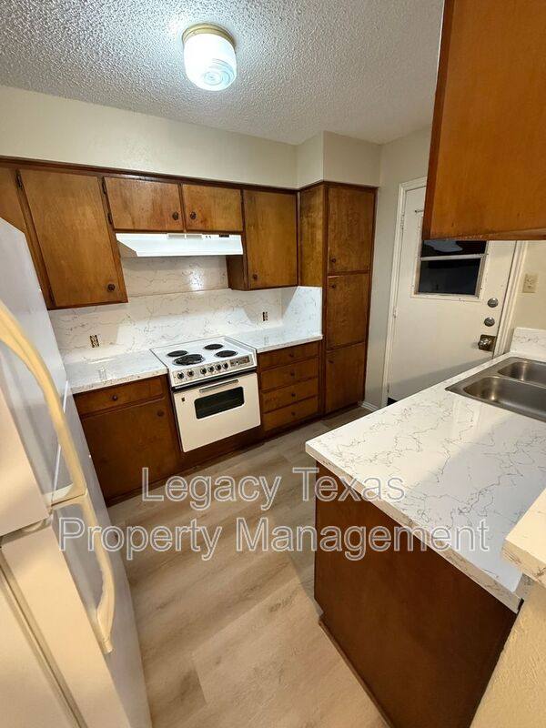Apartment for rent at 1118 Nolan River Rd #A, Cleburne, TX 76033