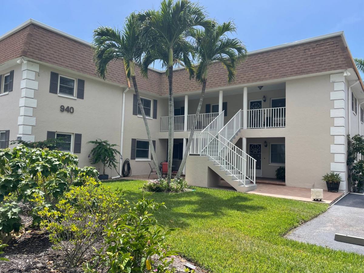 Condo for rent at 940 3rd St S, Naples, FL 34102
