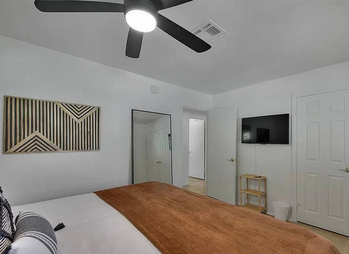 House for rent at 1261 Linda Vista Rd, Newport Beach, CA 92662