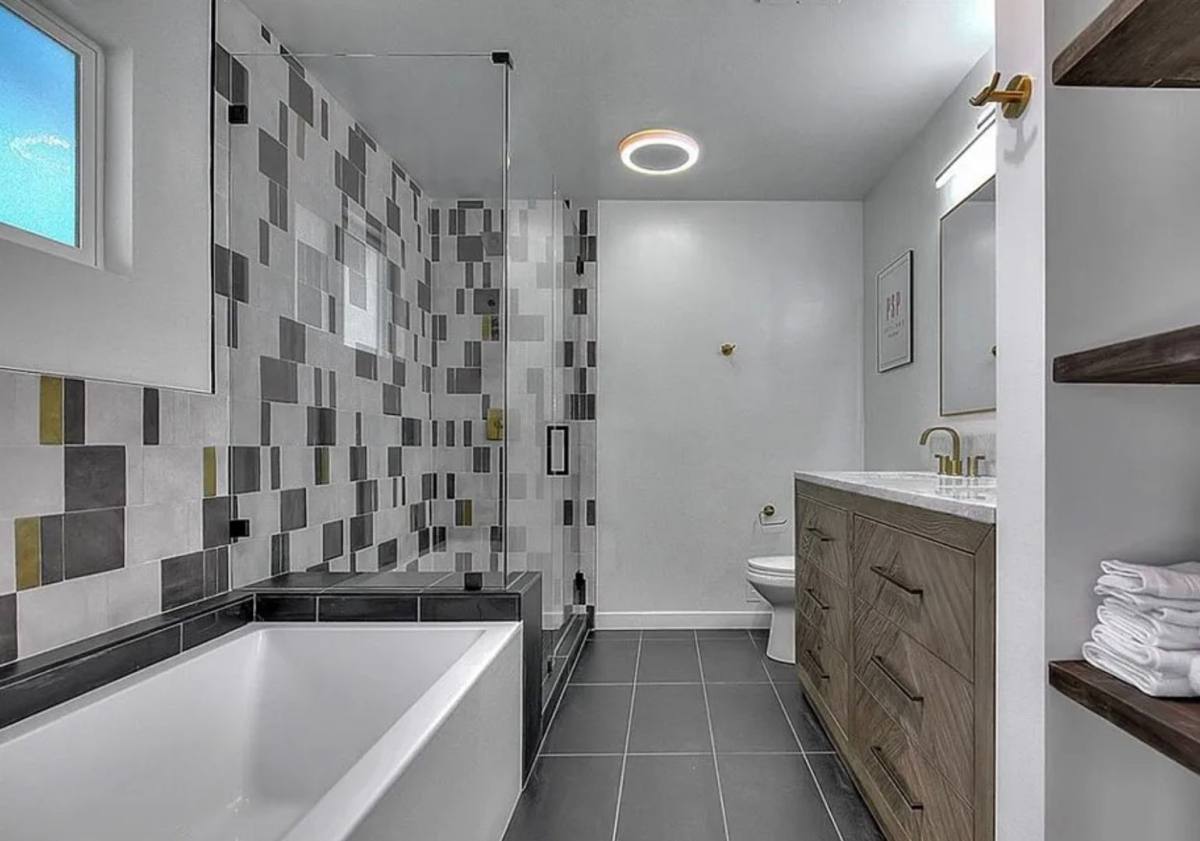 House for rent at 1261 Linda Vista Rd, Newport Beach, CA 92662