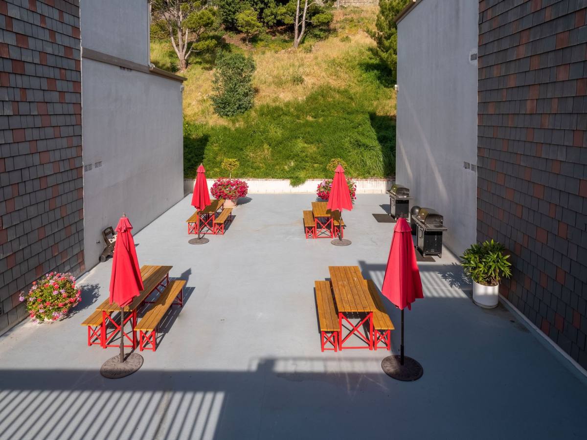 Apartment for rent at 25930 Rolling Hills Rd, Torrance, CA 90505