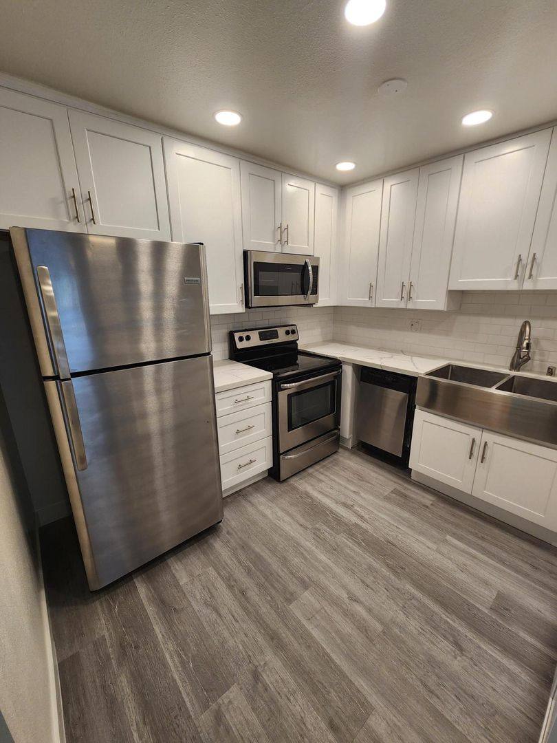 Apartment for rent at 25930 Rolling Hills Rd, Torrance, CA 90505